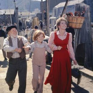 Bryce Dallas Howard Takes Over Helen Reddy’s Role in Remake of Pete’s Dragon